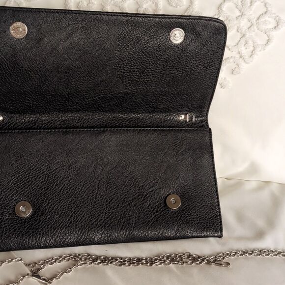 Black Clutch With Pseudo Skull Design 💀 Super Slim /Crossbody- Removable Chain - Picture 5 of 16